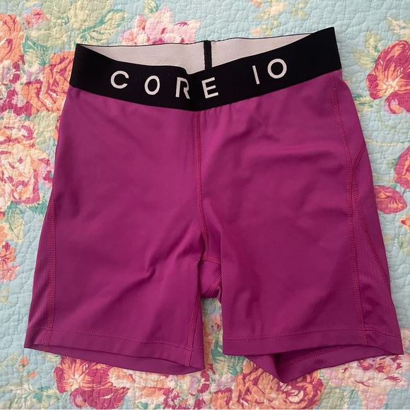 Core 10 Women's Magenta Bike Shorts - Picture 1 of 3